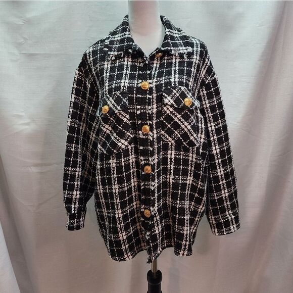 Urban Daizy Black and White Plaid Button Close Shacket Size Medium - Picture 3 of 13